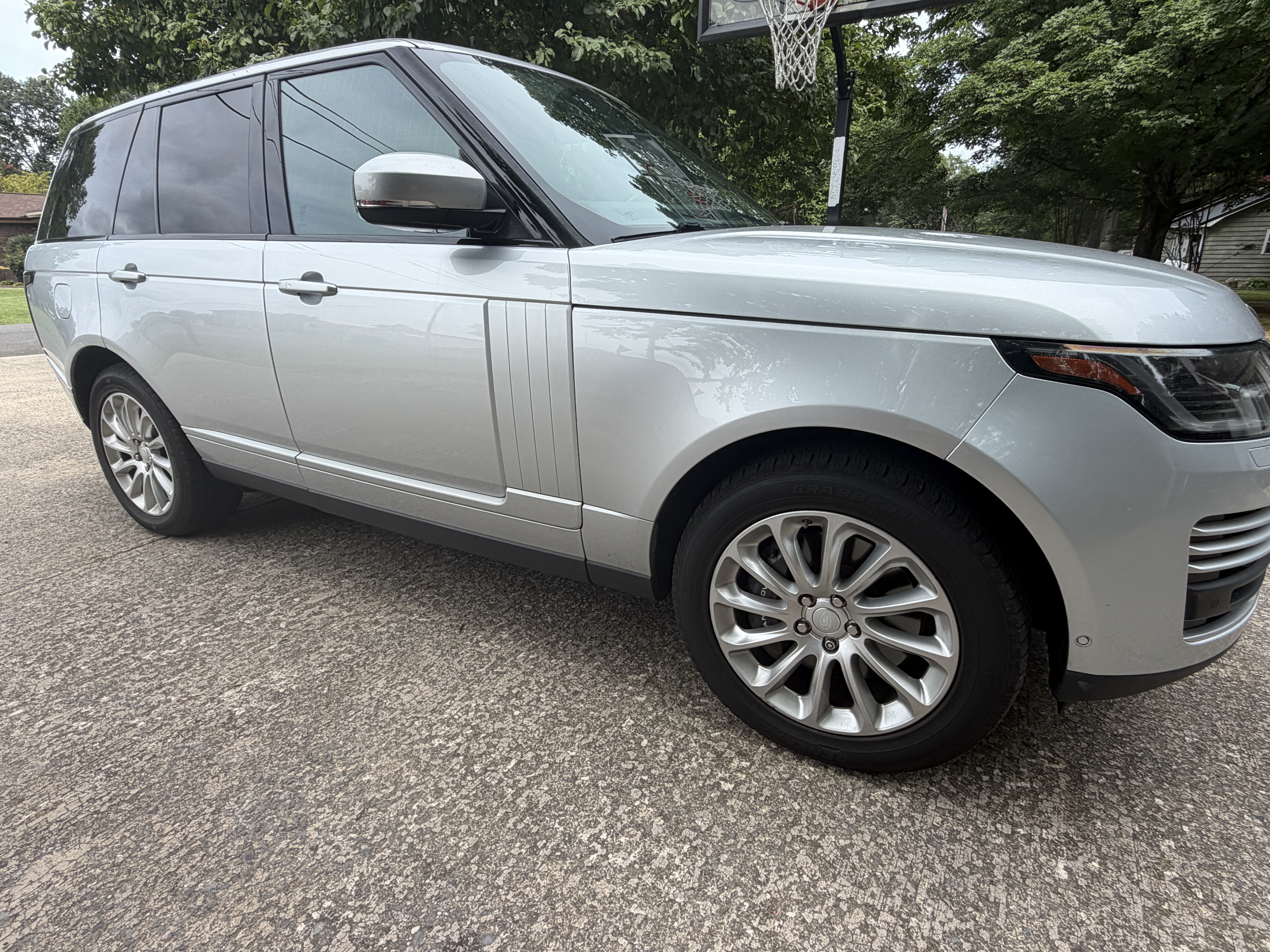 Used 2018 Land Rover Range Rover HSE AWD/4WD image 1