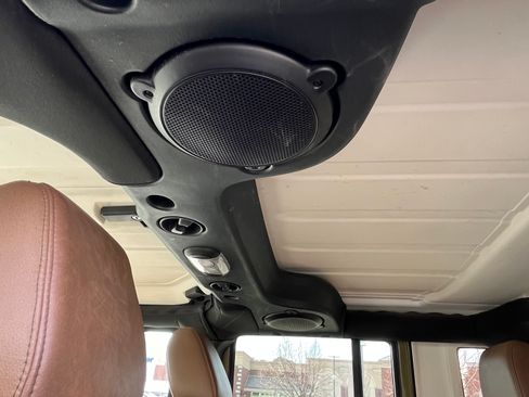 Used 2013 Jeep Wrangler Unlimited Rubicon w/ Connectivity Group image 17