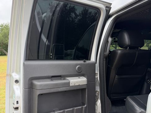 Used 2015 Ford F250 Lariat w/ Lariat Ultimate Package AWD/4WD image 27