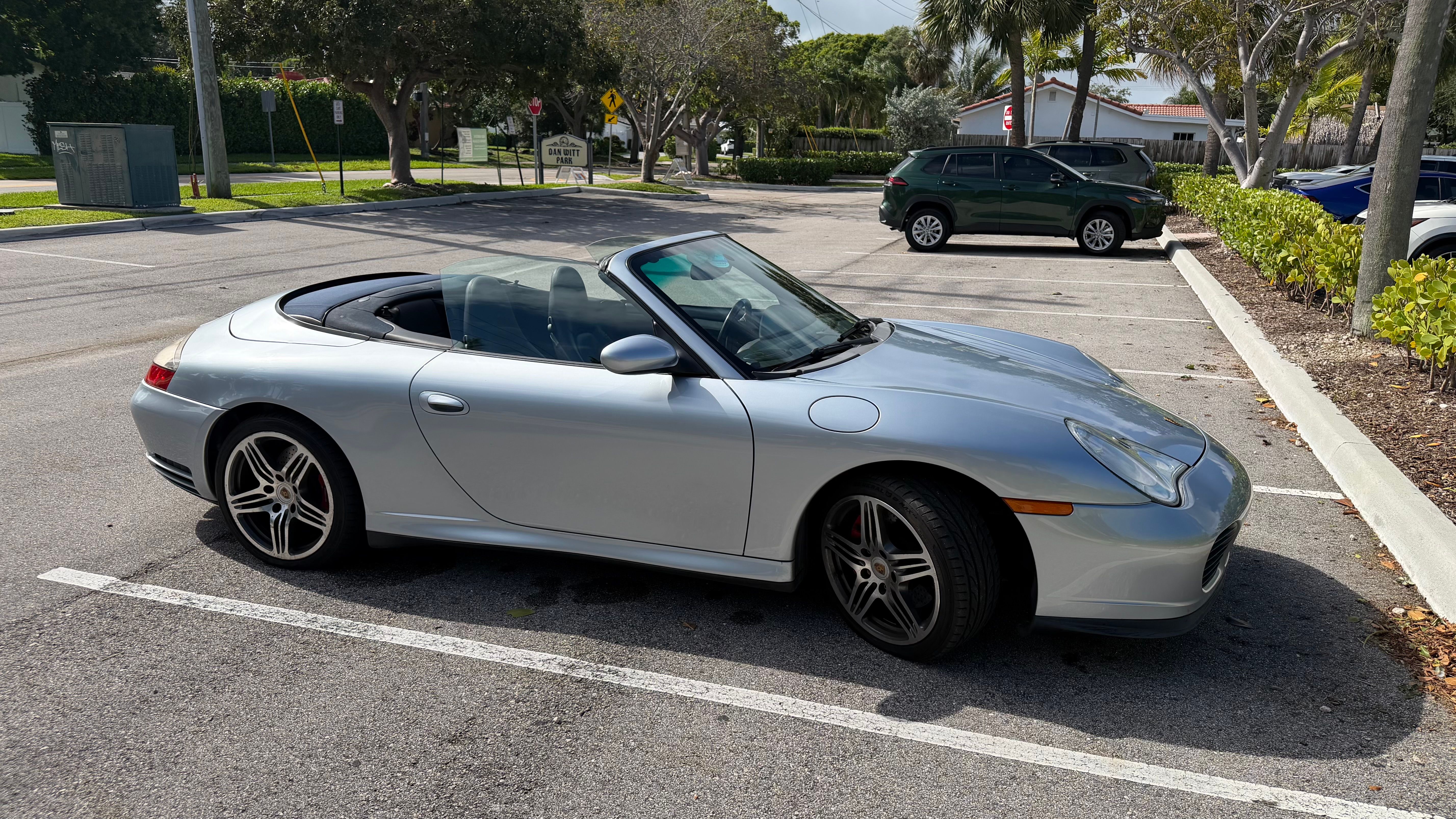 Used 2004 Porsche 911 Carrera 4S AWD/4WD image 2