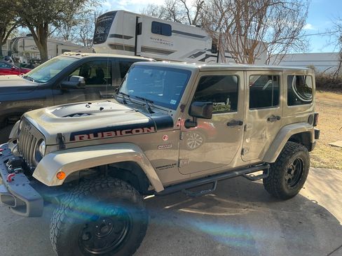 Used 2017 Jeep Wrangler Unlimited Rubicon image 2