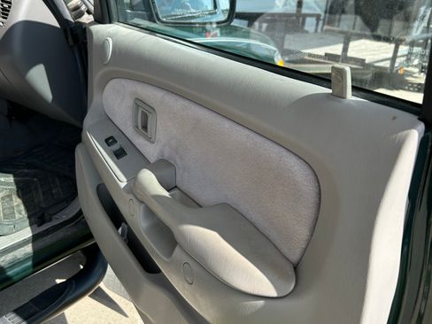 Used 2001 Toyota Tacoma PreRunner RWD image 9