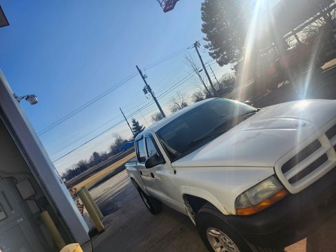 Used 2003 Dodge Dakota Sport image 2