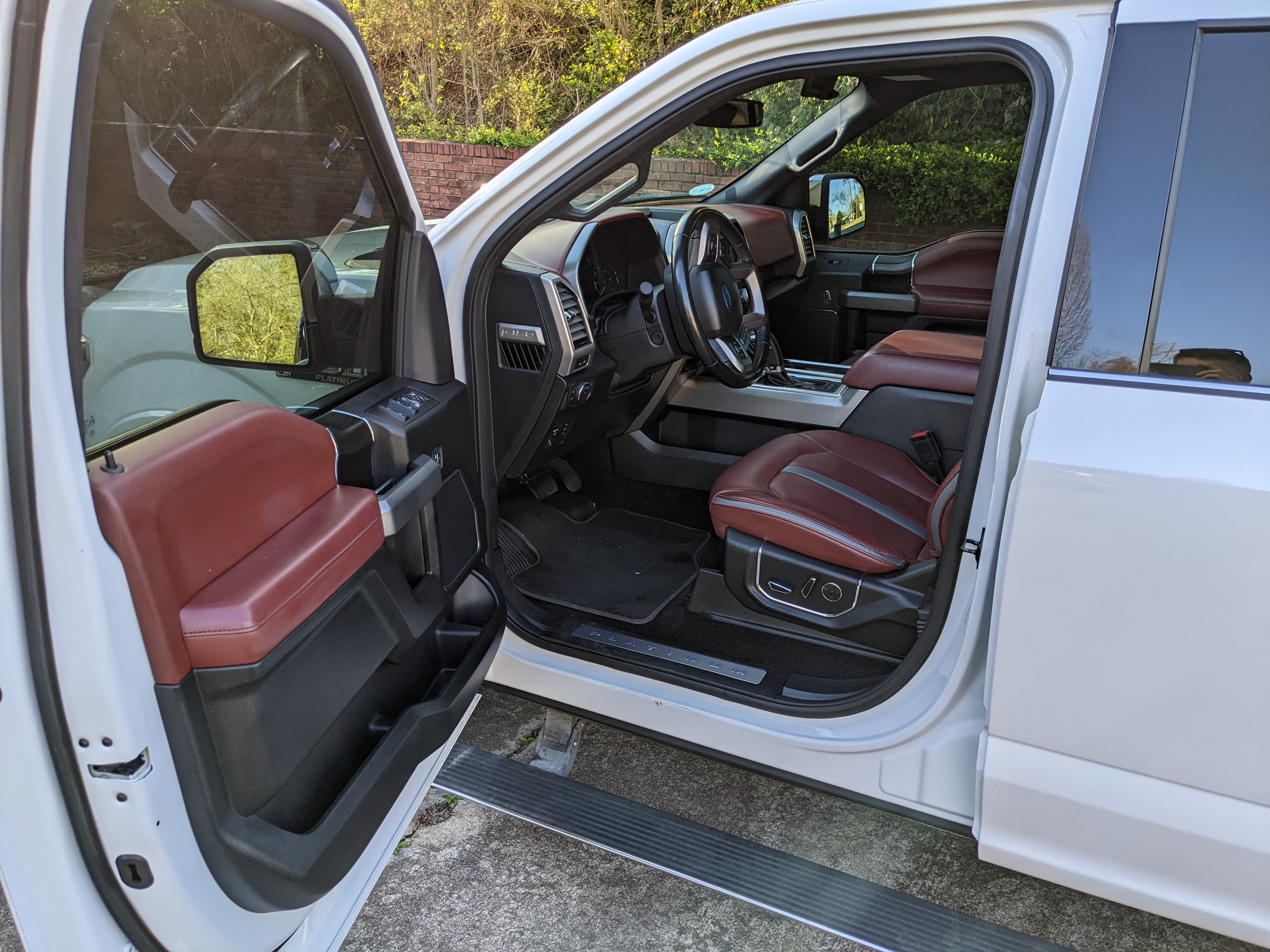 Used 2018 Ford F150 Platinum w/ Equipment Group 701A Luxury AWD/4WD image 8
