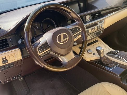 Used 2016 Lexus ES 350 w/ Luxury Package w/Wood Trim image 17