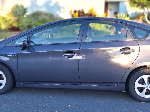 Used 2014 Toyota Prius Four w/ Solar Roof Package image 12