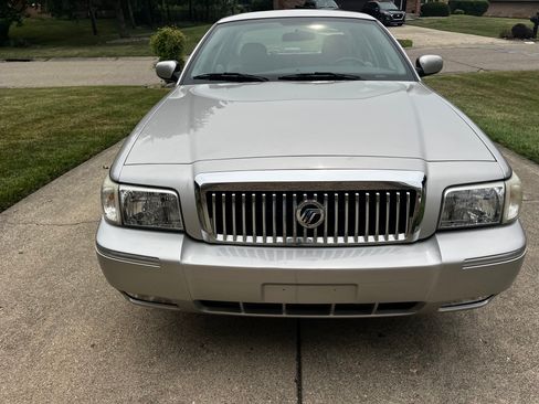 Used 2008 Mercury Grand Marquis GS RWD image 10