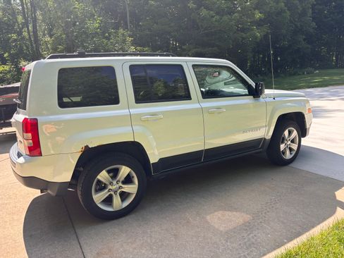 Used 2016 Jeep Patriot Latitude AWD/4WD image 4