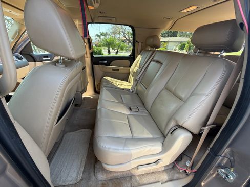 Used 2007 Chevrolet Suburban LT w/ LT Preferred Equipment Group image 15