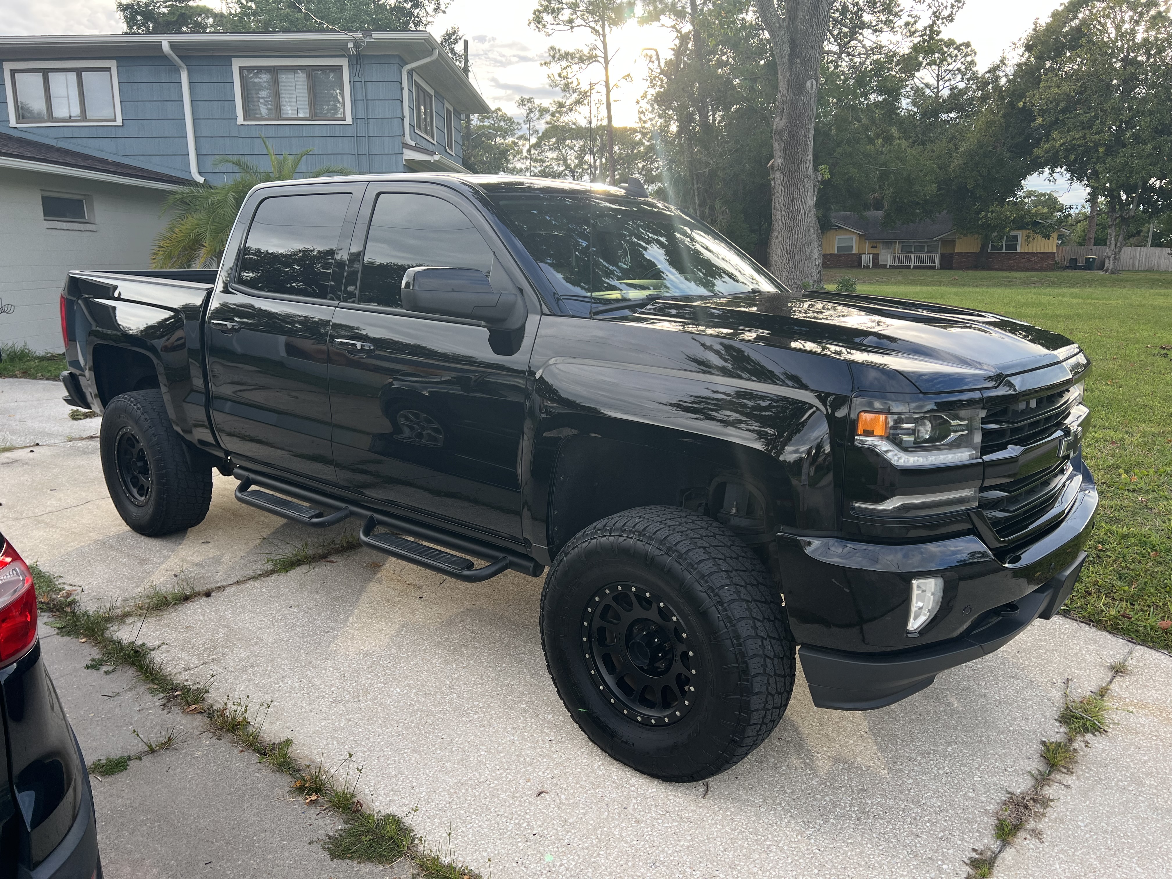 Used 2017 Chevrolet Silverado 1500 LTZ Z71 w/ Midnight Edition AWD/4WD image 4