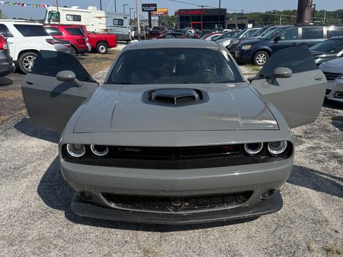 Used 2017 Dodge Challenger R/T Scat Pack RWD image 2