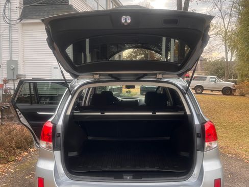 Used 2014 Subaru Outback 2.5i Premium image 9