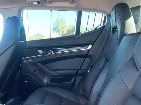 Used 2015 Porsche Panamera image 16