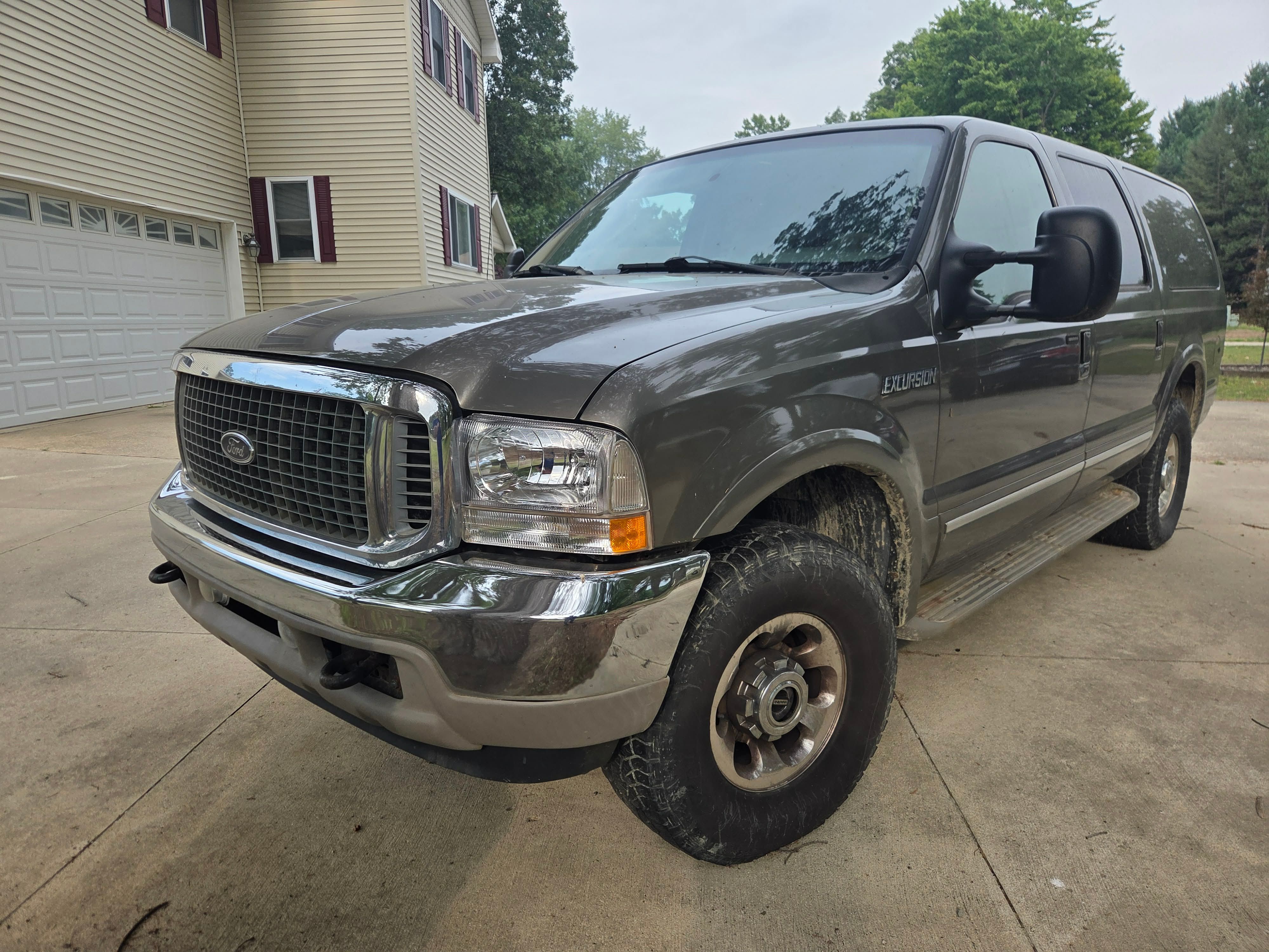 Used 2003 Ford Excursion Limited AWD/4WD image 2