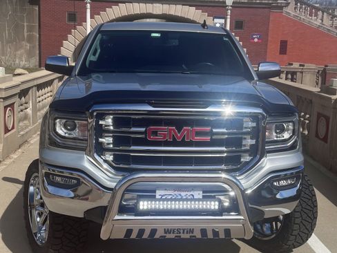 Used 2018 GMC Sierra 1500 SLT w/ SLT Premium Package image 10