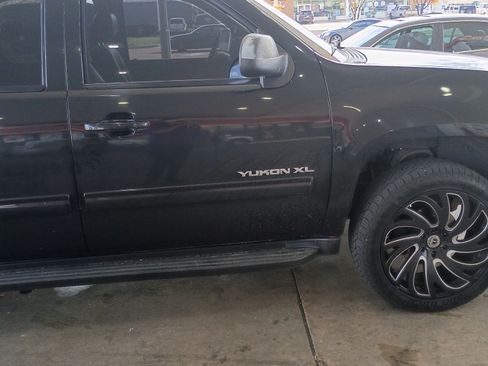 Used 2012 GMC Yukon XL SLT w/ SLT-2 Equipment Package image 6