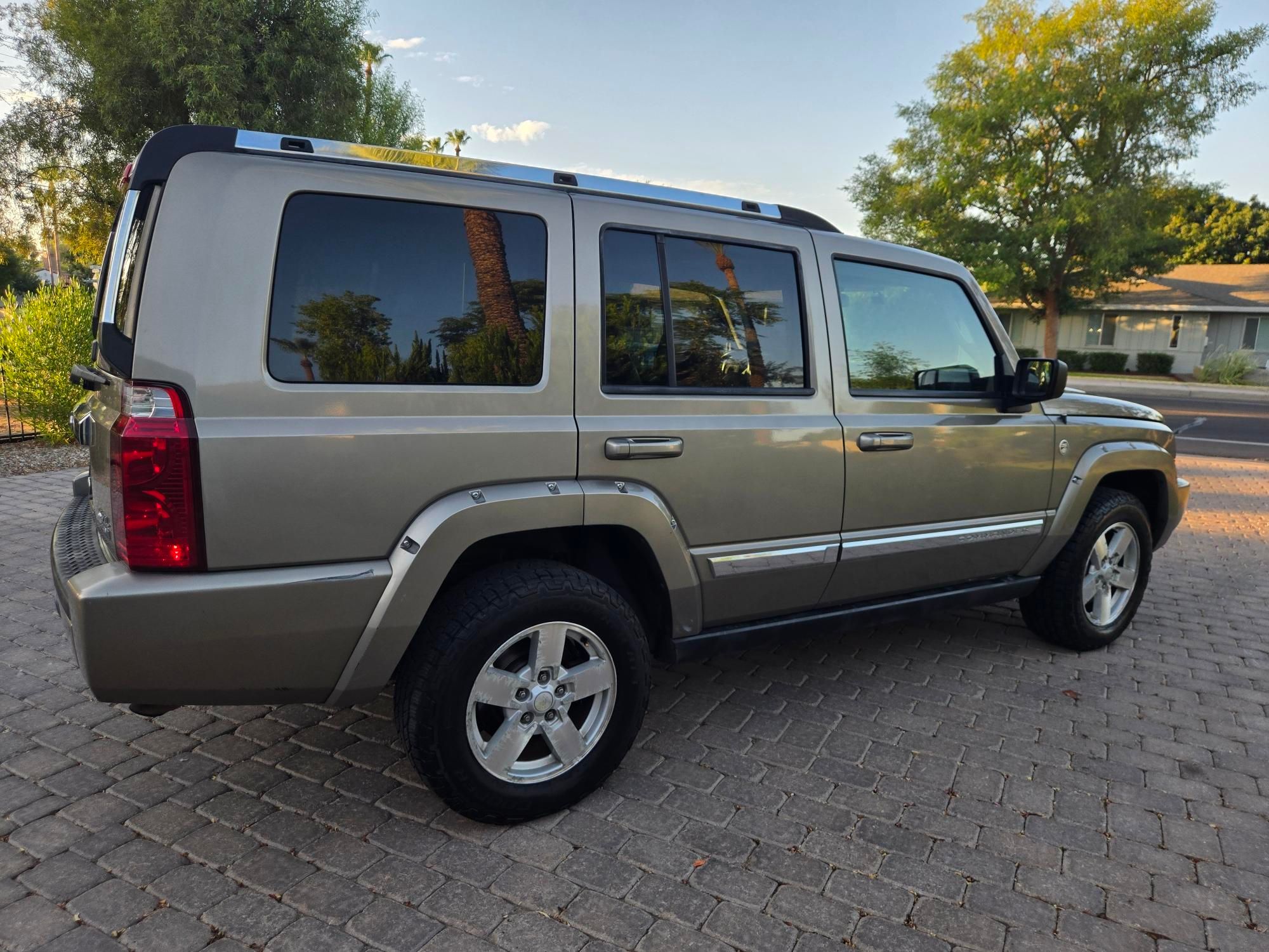 Used 2006 Jeep Commander Limited w/ Trailer Tow Group IV AWD/4WD image 4