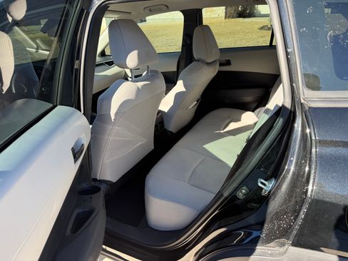 Used 2022 Toyota Corolla Cross L image 11