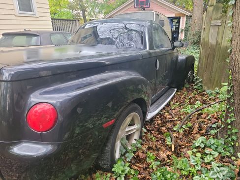 Used 2004 Chevrolet SSR w/ Preferred Equipment Group image 29