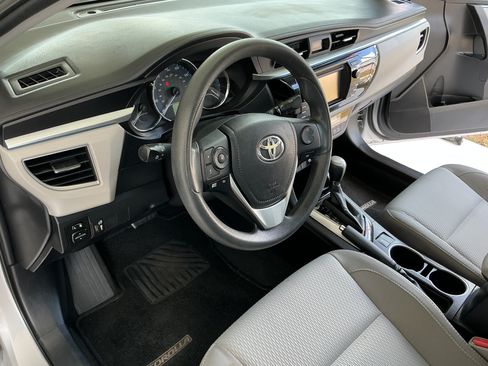 Used 2015 Toyota Corolla LE FWD image 19