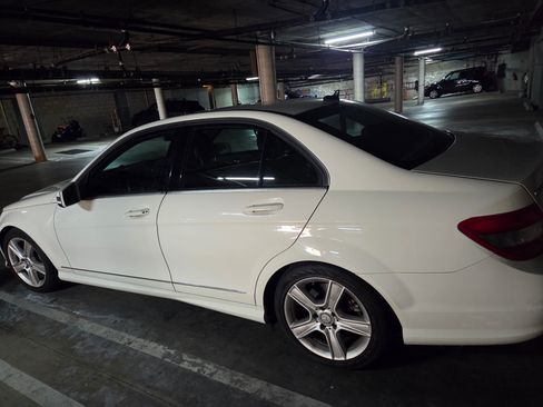 Used 2010 Mercedes-Benz C 300 Sedan image 4