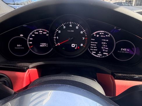 Used 2023 Porsche Cayenne Platinum Edition image 5