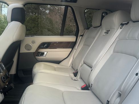 Used 2019 Land Rover Range Rover HSE image 11