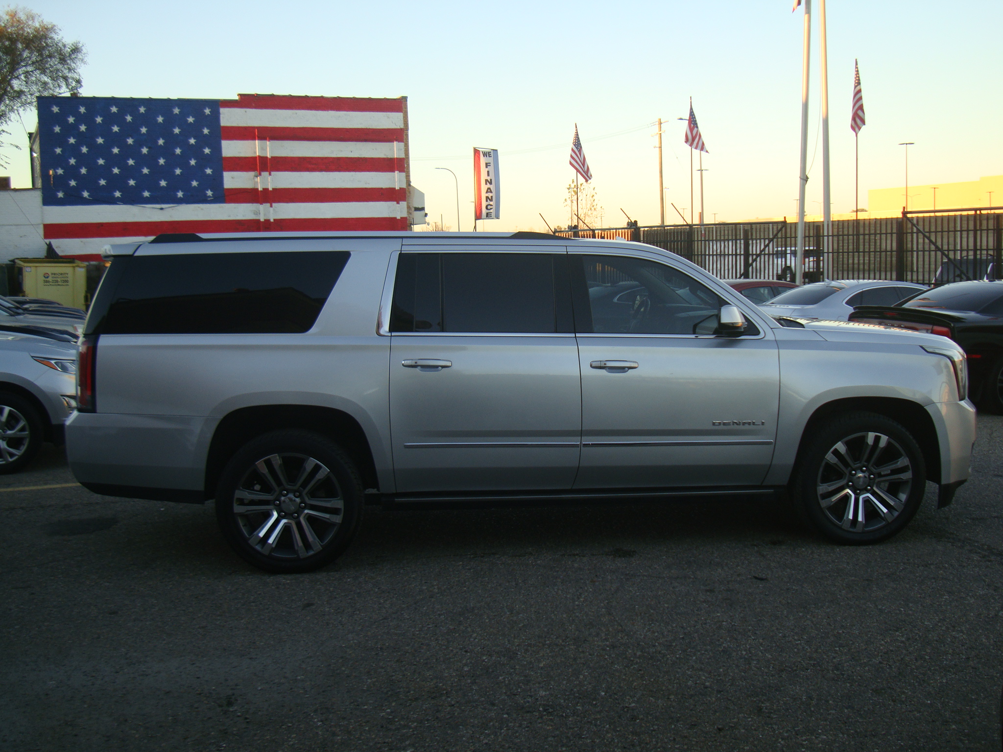 Used 2019 GMC Yukon XL Denali w/ Denali Ultimate Package AWD/4WD image 8