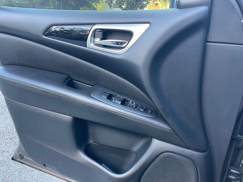 Used 2019 Nissan Pathfinder FWD image 9