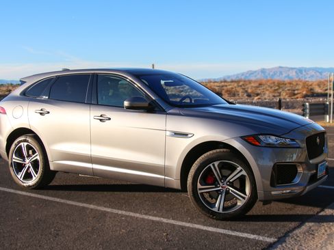 Used 2020 Jaguar F-PACE S image 9