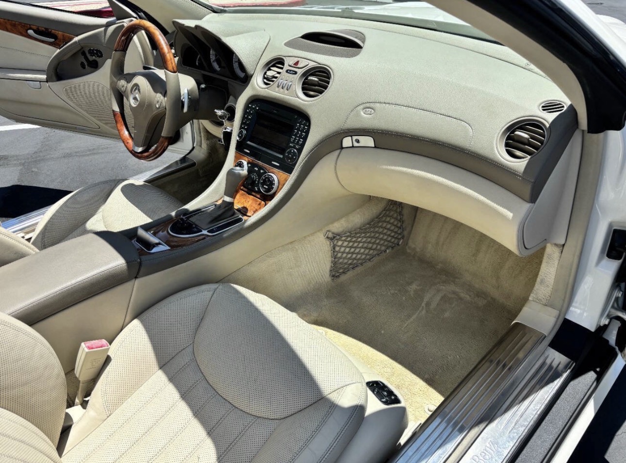 Used 2011 Mercedes-Benz SL 550 image 21