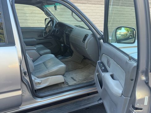Used 2002 Toyota 4Runner SR5 RWD image 14