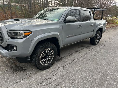 Used 2021 Toyota Tacoma TRD Sport w/ TRD Premium Sport Package image 4