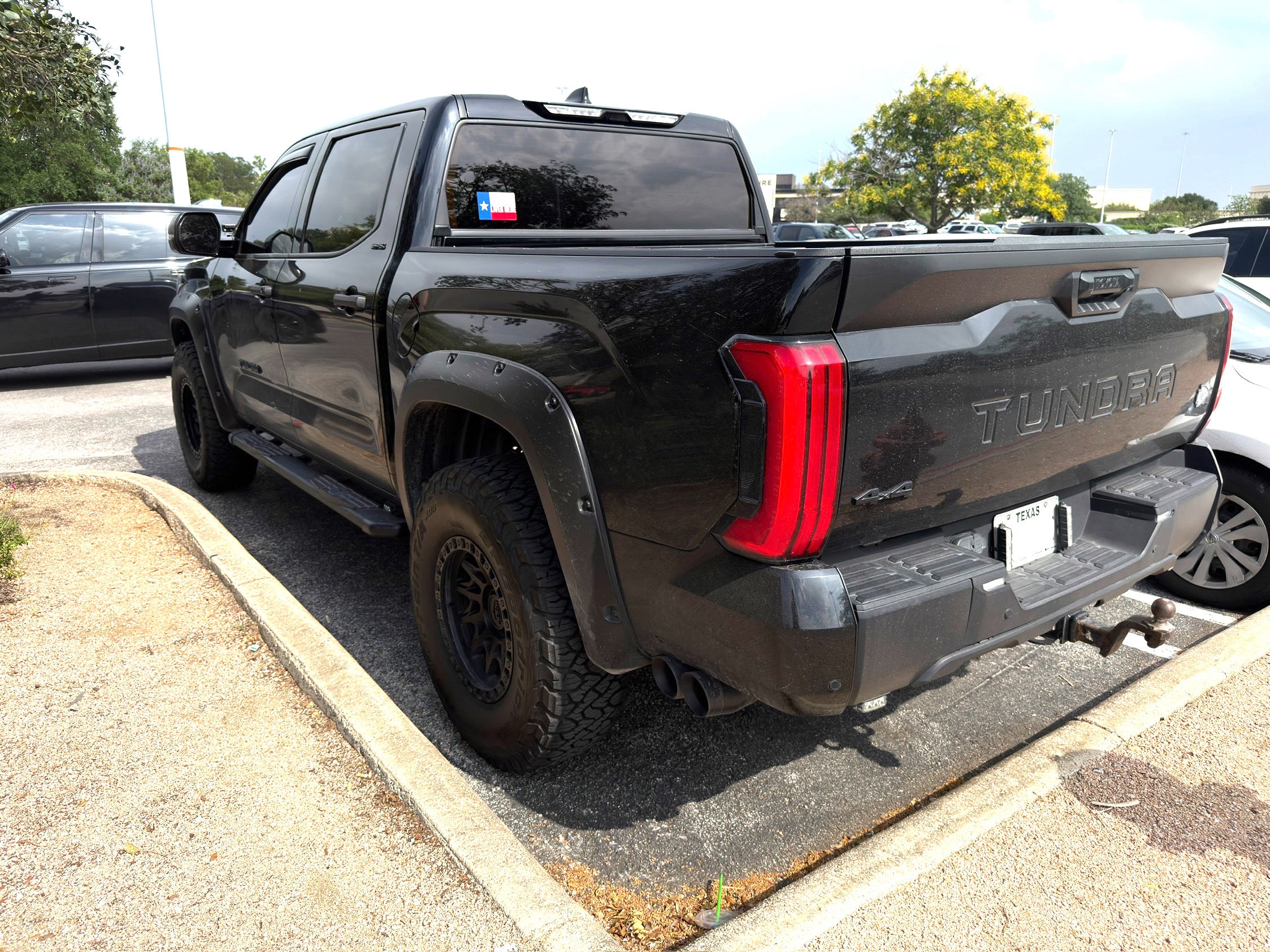 Used 2022 Toyota Tundra SR5 w/ SR5 Convenience Package AWD/4WD image 7