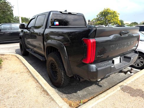 Used 2022 Toyota Tundra SR5 w/ SR5 Convenience Package AWD/4WD image 7