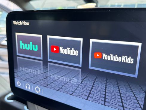 Used 2022 GMC Yukon XL SLT w/ SLT Luxury Package image 9