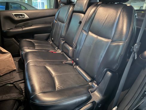 Used 2018 Nissan Pathfinder SL FWD image 25