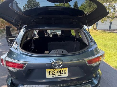 Used 2015 Toyota Highlander XLE AWD/4WD image 11