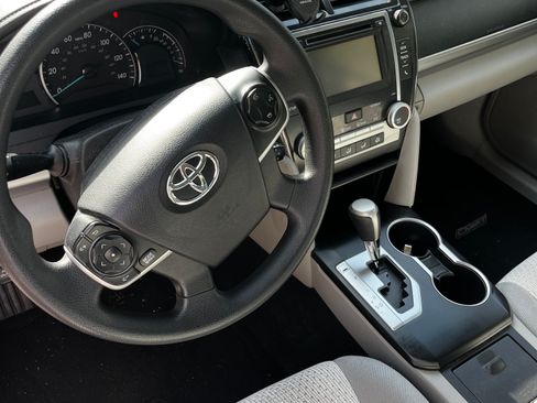 Used 2014 Toyota Camry LE FWD image 9