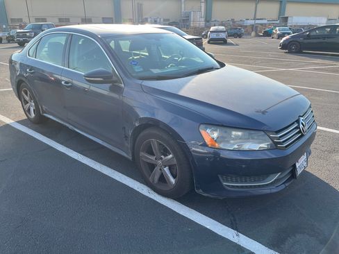 Used 2012 Volkswagen Passat 2.5 SE FWD image 2