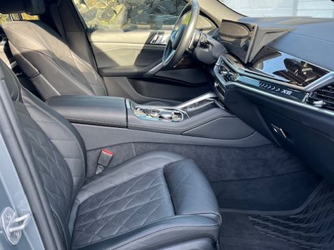 Used 2025 BMW X6 xDrive40i w/ Climate Comfort Package image 8