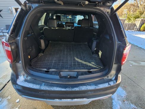 Used 2017 Ford Explorer XLT w/ Equipment Group 202A image 9