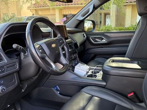 Used 2022 Chevrolet Suburban LT RWD image 17