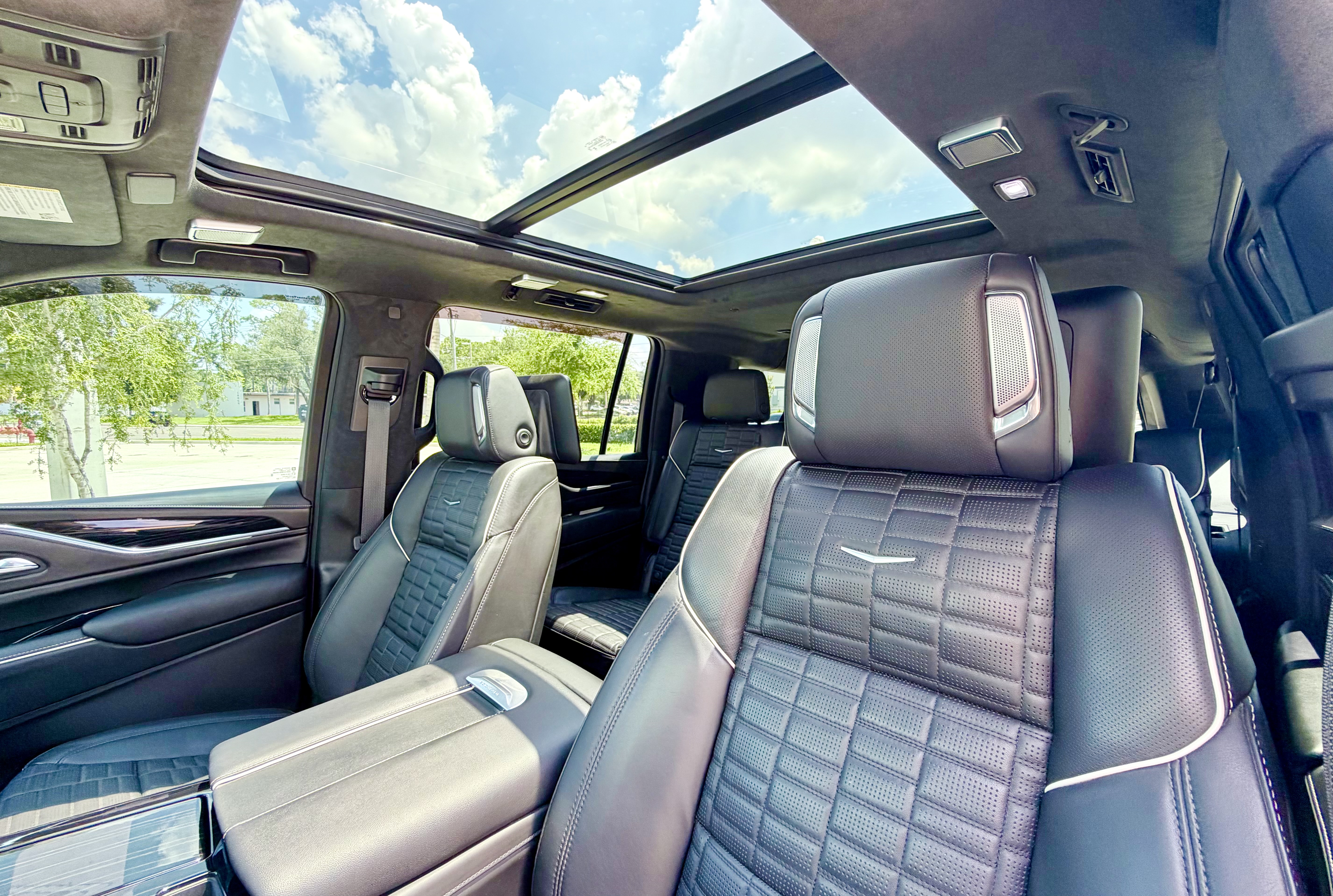 Used 2023 Cadillac Escalade ESV V AWD/4WD image 10