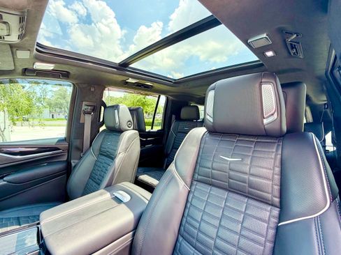 Used 2023 Cadillac Escalade ESV V AWD/4WD image 13