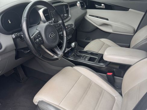 Used 2016 Kia Sorento SX image 11