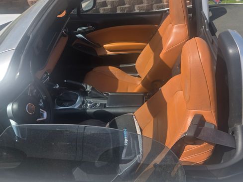 Used 2017 FIAT 124 Spider Lusso image 2