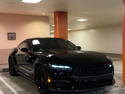 Used 2024 Ford Mustang Coupe RWD image 1