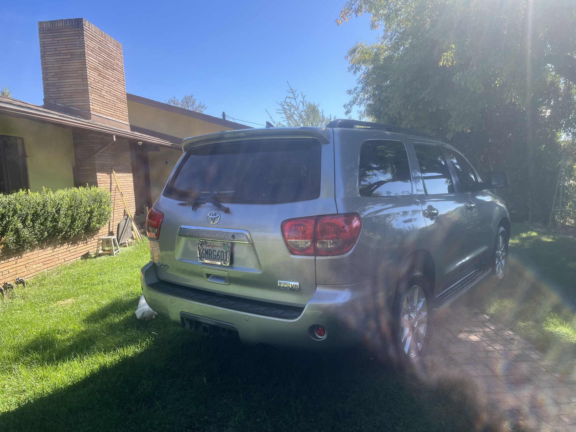Used 2010 Toyota Sequoia Platinum RWD image 5