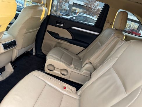 Used 2015 Toyota Highlander XLE image 11